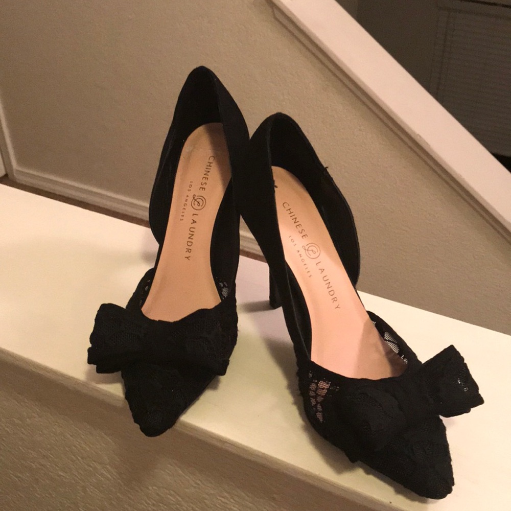 Black pump, bow Chinese Laundry
